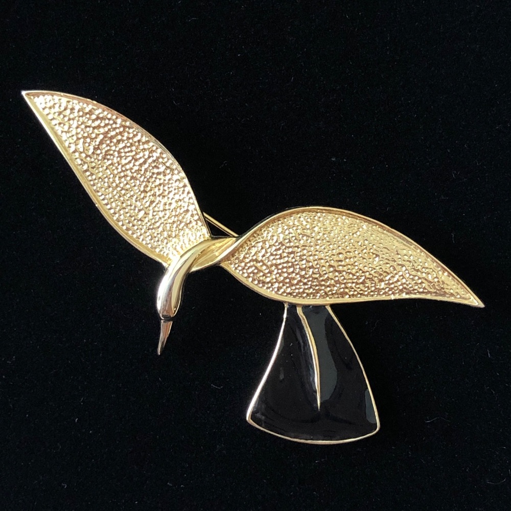 (3/$15) Vintage black enamel gold tone swan brooch
